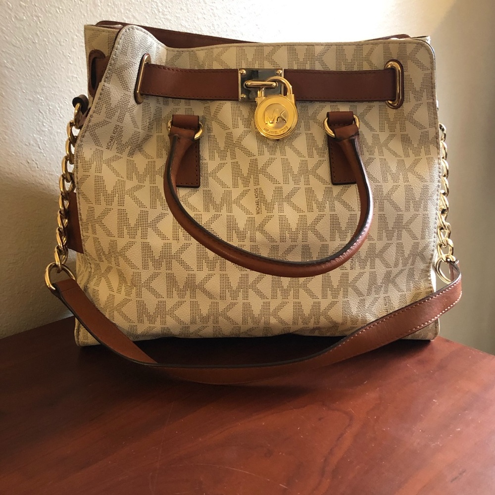 Micheal Kors purse